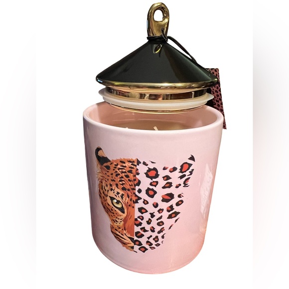 House and Nature NWT Delightful Bronzed Leather Scented 18 Oz Cheetah Candle - Picture 4 of 6